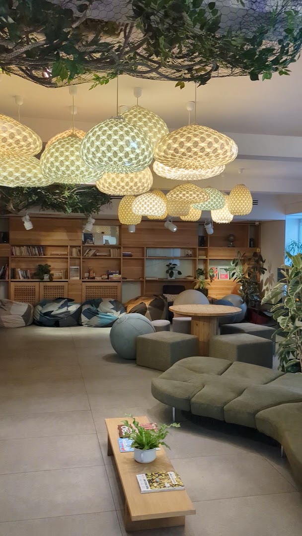 Maverick City Lodge, Budapest