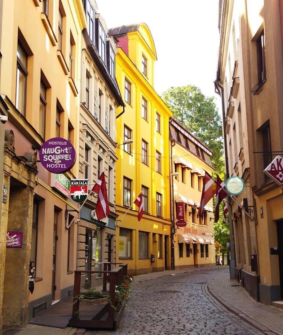 The Naughty Squirrel Backpackers, Riga